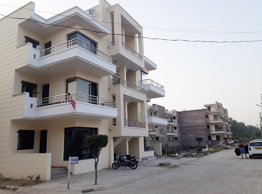 Bella Homes - Ready to move Budget flats-2 BHK, 3 BHK and plots in Derabassi, Zirakpur mktd by Dewan Realtors