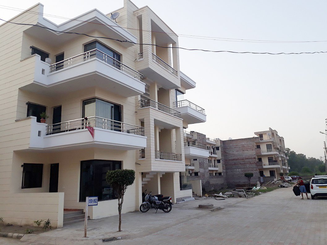 Bella Homes - Ready to move Budget flats-2 BHK, 3 BHK and plots in Derabassi, Zirakpur mktd by Dewan Realtors