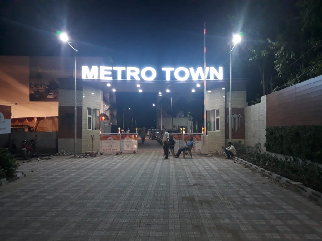 Metro Town, Zirakpur - 3 BHK ready to move independent floors in Peer Muchalla mktd by Dewan Realtors